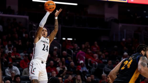 Cincinnati Bearcats guard Jeremiah Davenport (24) hits a jump shot in the second half of the NCAA men s basketball game between the Cincinnati Bearcats and East Carolina Pirates at Fifth Third Arena in Cincinnati on Wednesday, Jan. 11, 2023. Ncaa Basketball Eastern Carolina Pirates At Cincinnati Bearcats